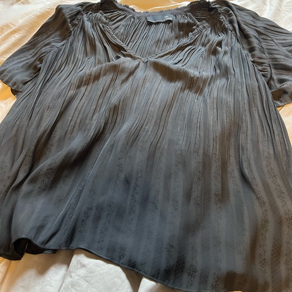 Flowy faux silk vneck blouse - Picture 2 of 6